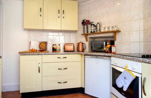 Hawkins Cottage with Hot Tub - Photo 10