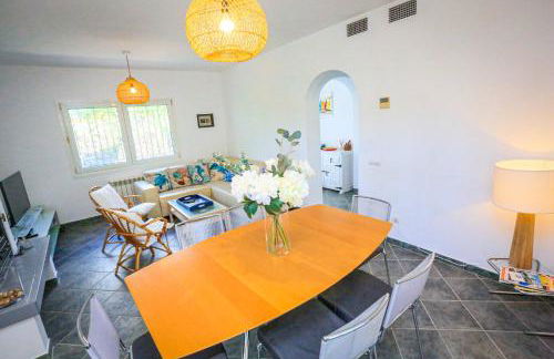 LITORAL COSTA DORADA - VILLA MONET Only families - Photo 10