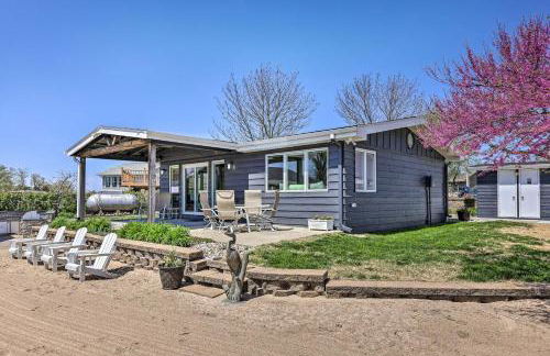 Lakefront Bellevue Home Private Beach and Fire Pit! - Foto 30