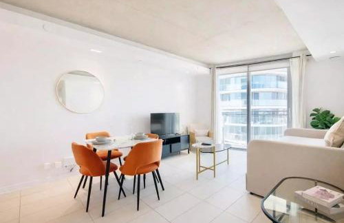High Floor Modern 1BR Stunning Views Balcony Portable AC Free Parking - Photo 62