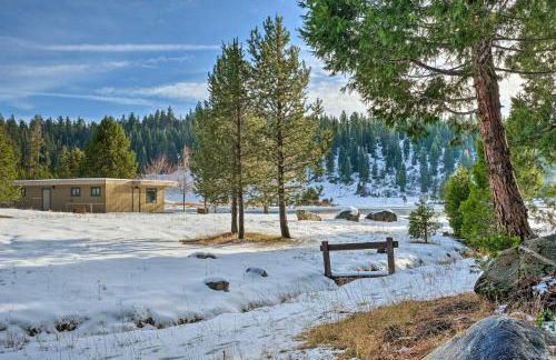 Pinecrest Retreat with Fireplace! - Photo 29