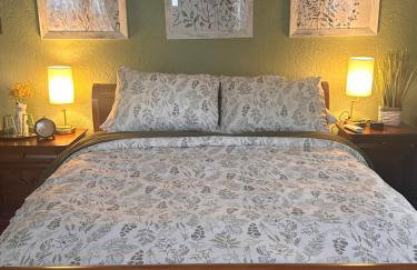 Private Gated Garden Suite in Historic Home, walk to UNM Football and Basketball, UNM and Pres Hospitals - Foto 2