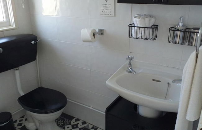 2 Bed Chalet Sleeps 4- Parking, Garden, Near Beach - Foto 17