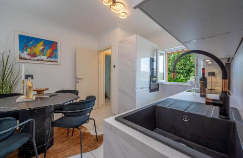 Uniquely designed Villa Ivana with outdoor Jacuzzi nearby the pebble Banje beach at the Island of Solta - Photo 36