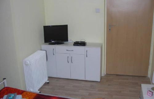 Kleine FEWO zentral gelegen - Foto 5