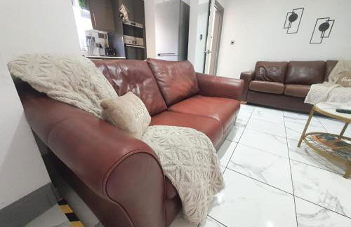 Families Only - Pet Friendly sleeps 6 maximum NO PARTIES - Foto 3