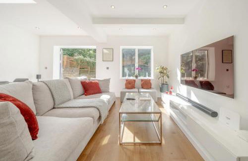 Maida Vale Gem by Little Venice with Stunning Garden - Photo 6