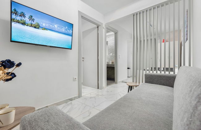 Premium Jacuzzi Suite at the City Center - Photo 8