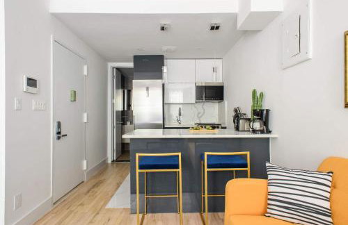 1597-3 Studio Upper East Side Apt W&D in unit - Photo 2