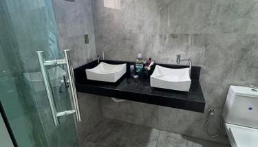 Casa com suítes e varandas com uma garagem - Foto 2