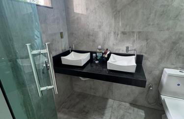 Casa com suítes e varandas com uma garagem - Foto 2