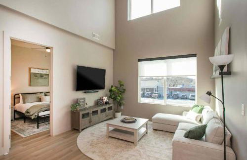 2 Bedroom + Loft Condo, Coffee Shop in Building - Foto 23