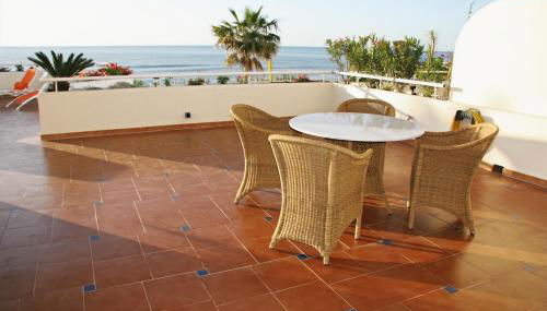 Stunning unobstructed 180 degree sea view apartment with 100 square meters terrace - Costa del Sol - Estepona- Long Term - Photo 3