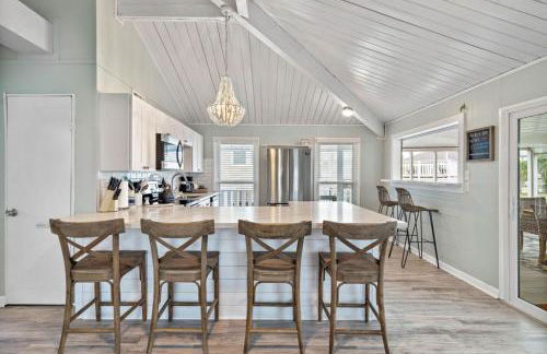 Canal Front Bungalow with Screened Patio and Kayaks - Foto 1