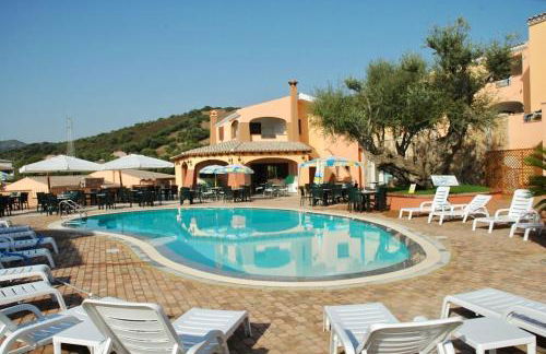 Residence with swimming pool just 5 minutes from Budoni, apartments with air conditoning and private outdoor area - Foto 1