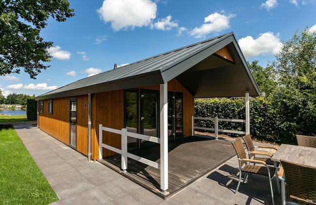 Premium Lodge Near Recreation Lake - Photo 1