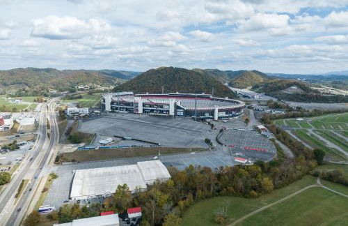 NEW Dragster Dream House - Game Room - Walk to the Speedway - Foto 31