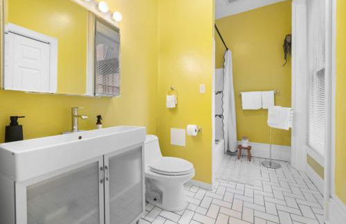 Allentown 5 BR House Free Parking No Chores! - Photo 21