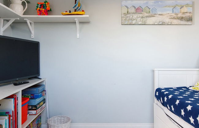 4BR Beach House Sleeps 10 - 5 Mins Walk to the Sea - Foto 17