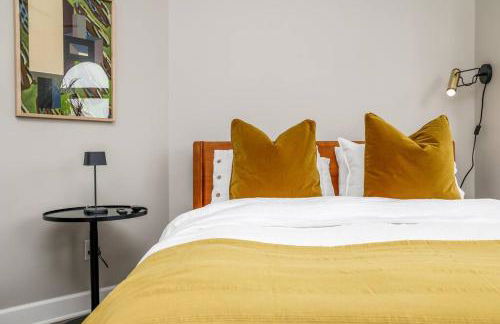 Lumber Barons Detroit Brush Park Penthouse 3BR 2 Kings 1 Queen 2 Baths 1 Car Garage - Photo 23