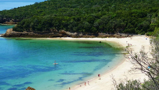 Aguas turquesas del litoral de la Arrábida