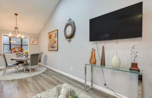 Modern Comfort Meets Classic Charm in Stonecrest - Foto 16