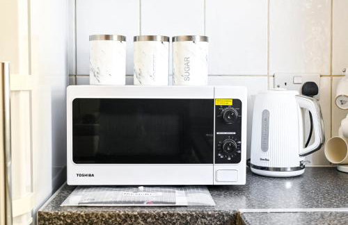 2-Bed, Sleeps 8 in Leyton E10, Near Stratford - Foto 20