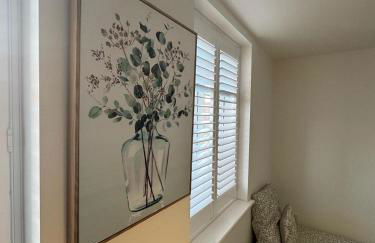 #53 Stylish 4 Bed Home 2 Full 1 Half Bath Free Parking - Foto 31