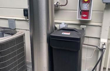 Upscale Downtown Home Walk to Beach shops Bars 2 - Photo 18