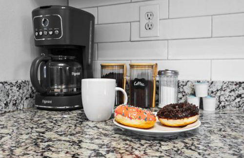 Stylish Home in Historic District Near Riverwalk - Foto 58