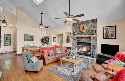 Lakefront Family Home, Kayaks, Hot Tub, Fireplace - Foto 9