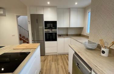 This spectacular 3-bedroom apart - Photo 22