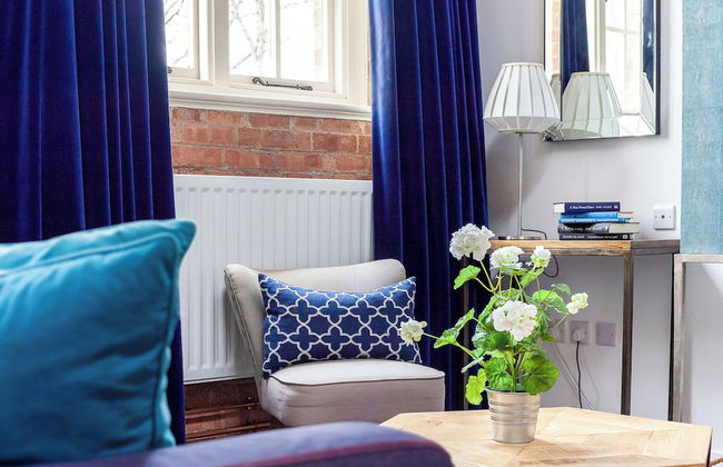 Bowen-Buscarlet at Bicester Heritage - Foto 6