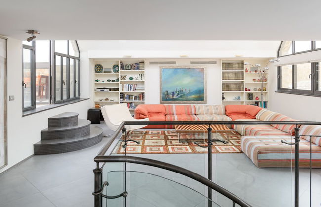 Luxury Duplex with Rooftop by FeelHome - Photo 14