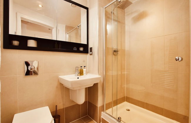 Deluxe City Apt, River Canal View& Free Parking! - Foto 6