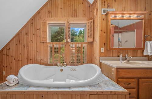 Luxury Cabin 45 Min to Asheville Hot Tub & Fire pit - Foto 6