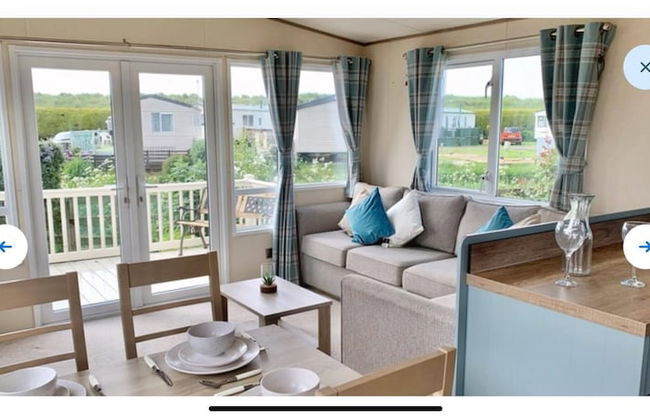 Stunning River View 2 Bedroom Caravan With Decking - Foto 9