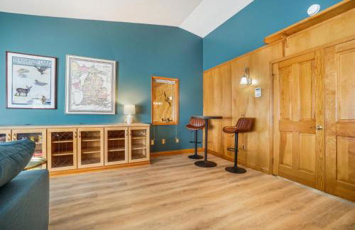 6BR Houghton Lake House with Indoor Pool, Hot Tub and Golf Simulator - Photo 72