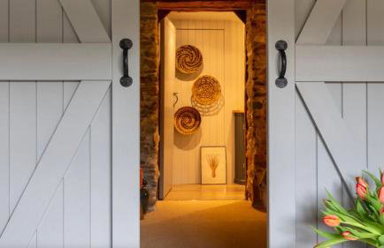 Riverside Retreat - Photo 3