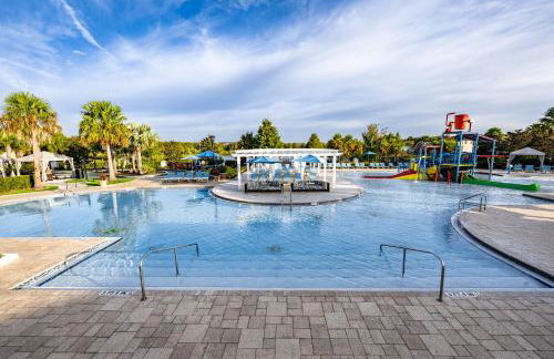 New Upscale 8BR Kissimmee Retreat with Private Pool, Spa & Resort Amenities - 7 Mi to Disney! - Foto 5