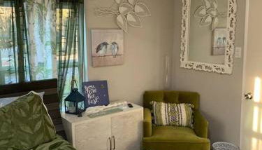 Plenty Parking for Boat ,RV, Trailers w Cars Cozy 2 BDRM COTTAGE - Foto 2