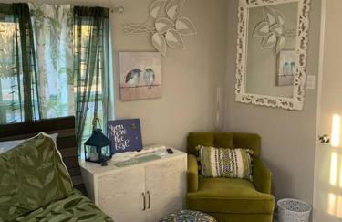 Plenty Parking for Boat ,RV, Trailers w Cars Cozy 2 BDRM COTTAGE - Foto 2