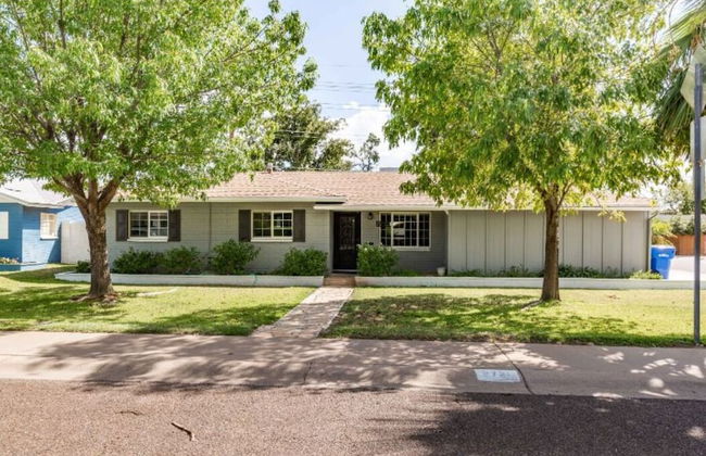 ELM - Modern 4BD / Private Pool & Walk to Biltmore - Foto 19