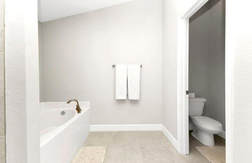 4BR Retreat Near Warm Mineral Springs & Beaches - Foto 30