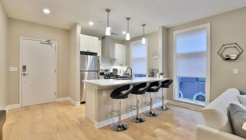 *New* XquisiteMidCenturyM0d~ Condo *OTR* w/Parking - Foto 2, stove, pet friendly, toaster, minibar