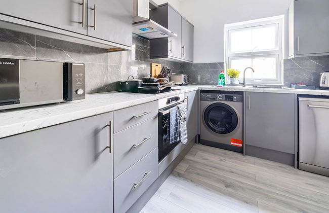 Modern Town Center Apartments Aldershot - Photo 35