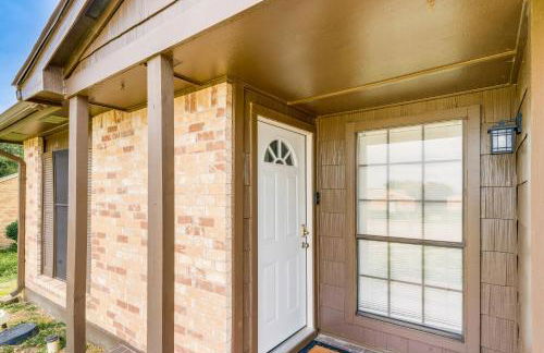 Game Room and Patio Family Home in The Colony! - Foto 28