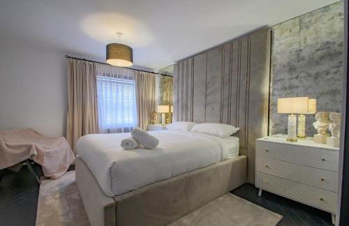 Spacious 2 bedroom house Sleeps 4 l On-Street Parking l The Cosy Corner Nationwide - Foto 13