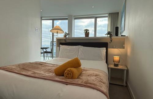 STUNNING!!! City-Center!! Retreat with Modern Amenities - Foto 2