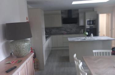 Clova Cottage 7BR Retreat - Photo 2